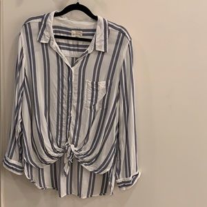 American Eagle Long Sleeve Button down Blouse